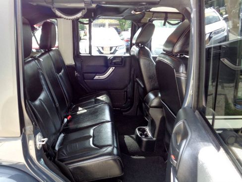 Used 2017 Jeep Wrangler Unlimited Sahara w/ Quick Order Package 24E Chief AWD/4WD image 17