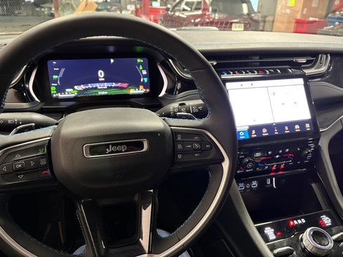 Used 2023 Jeep Grand Cherokee Trailhawk image 2