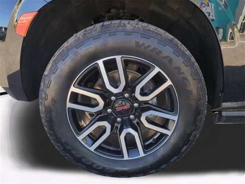 Used 2024 GMC Yukon XL AT4 w/ AT4 Premium Package image 11