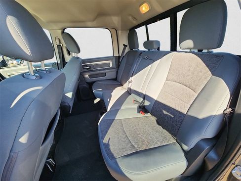 Used 2017 RAM 1500 Classic SLT w/ SLT Plus D￩cor Group image 13