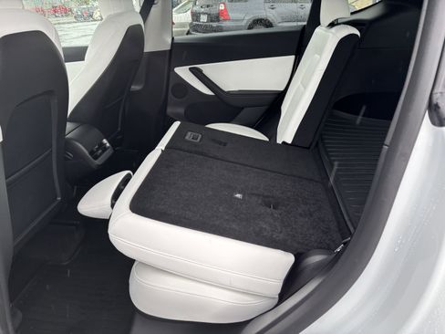 Used 2022 Tesla Model Y Performance AWD/4WD image 23
