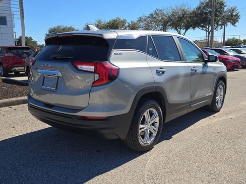 Used 2024 GMC Terrain SLE image 8