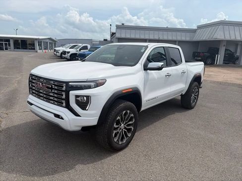 Used 2025 GMC Canyon Denali AWD/4WD image 2
