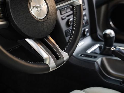 Used 2011 Ford Mustang GT Premium w/ Comfort Pkg RWD image 20