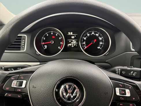 Used 2015 Volkswagen Jetta SE FWD image 30