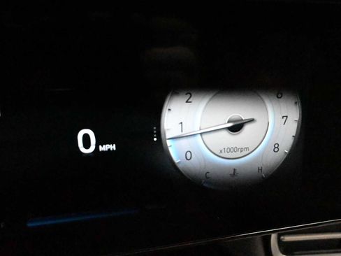 Used 2025 Hyundai Elantra Limited FWD image 10
