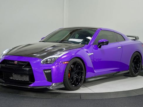 Used 2014 Nissan GT-R Premium image 5