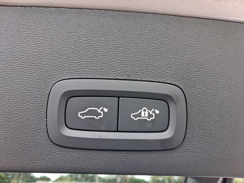 Used 2026 Volvo XC40 B5 Plus AWD/4WD image 12