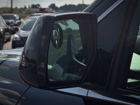 Used 2015 Chevrolet Suburban LT AWD/4WD image 27