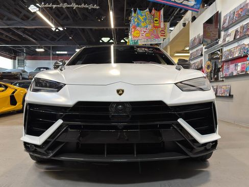 Used 2023 Lamborghini Urus Performante AWD/4WD image 2