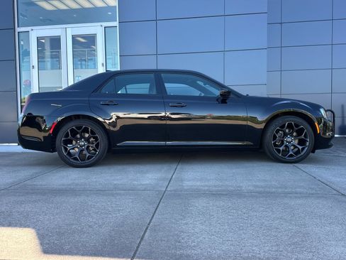 Used 2019 Chrysler 300 S RWD image 2