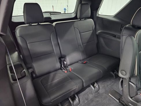 Used 2023 Chevrolet Traverse Premier image 21