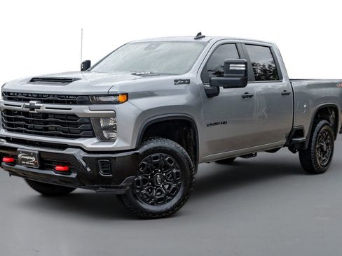 Used 2026 Chevrolet Silverado 2500 Custom w/ Custom Convenience Package AWD/4WD image 4