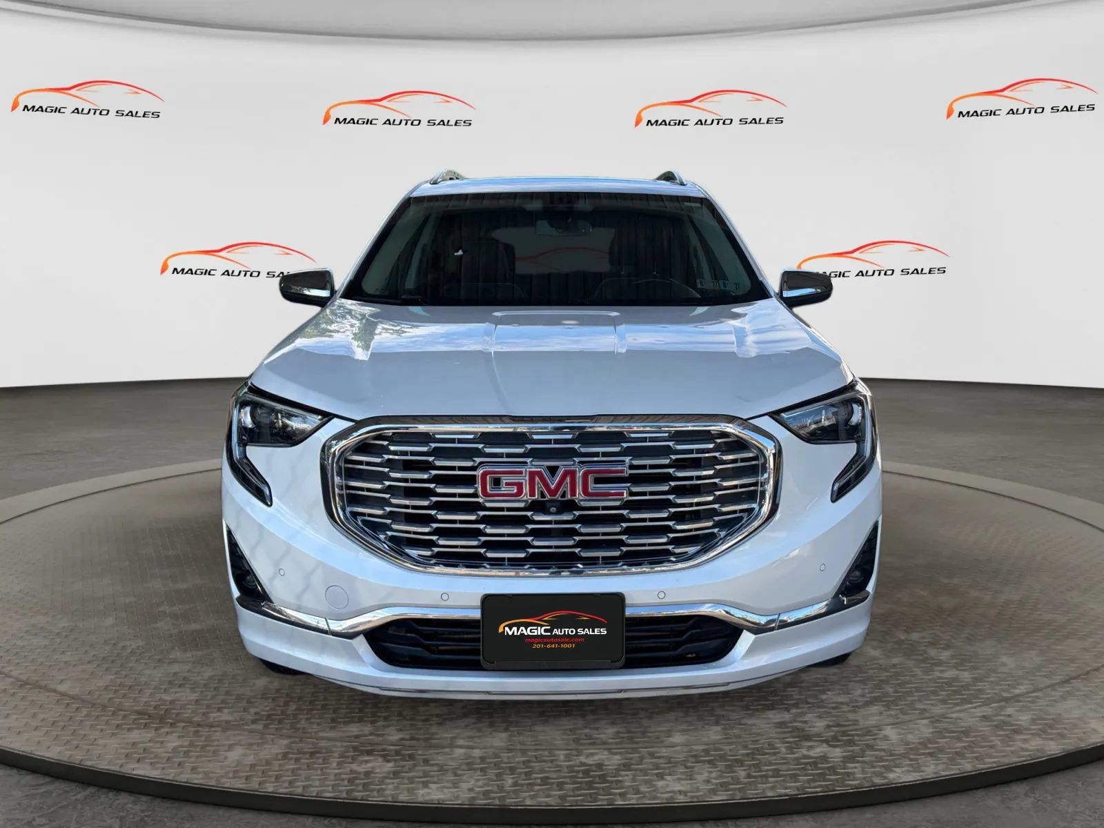 Used 2020 GMC Terrain Denali w/ Denali Premium Package AWD/4WD image 3