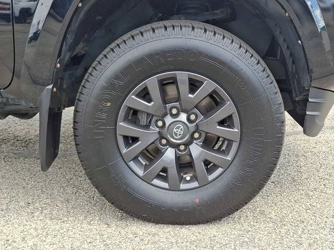 Used 2020 Toyota Tacoma SR5 image 9