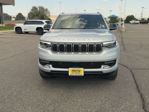 Used 2025 Jeep Wagoneer L 4WD image 3