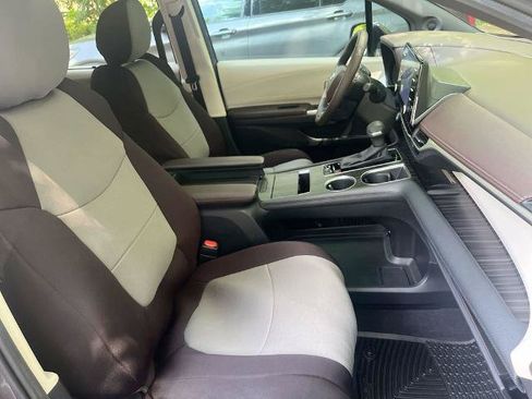 Used 2024 Toyota Sienna Platinum FWD image 26