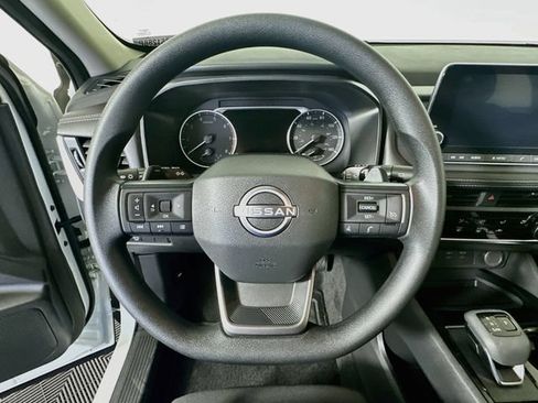 Used 2025 Nissan Rogue S FWD image 13
