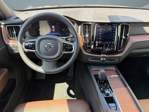 Used 2023 Volvo XC60 B5 Plus w/ Climate Package FWD image 27