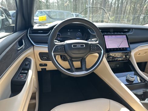 Used 2024 Jeep Grand Cherokee L Limited w/ Luxury Tech Group II image 26