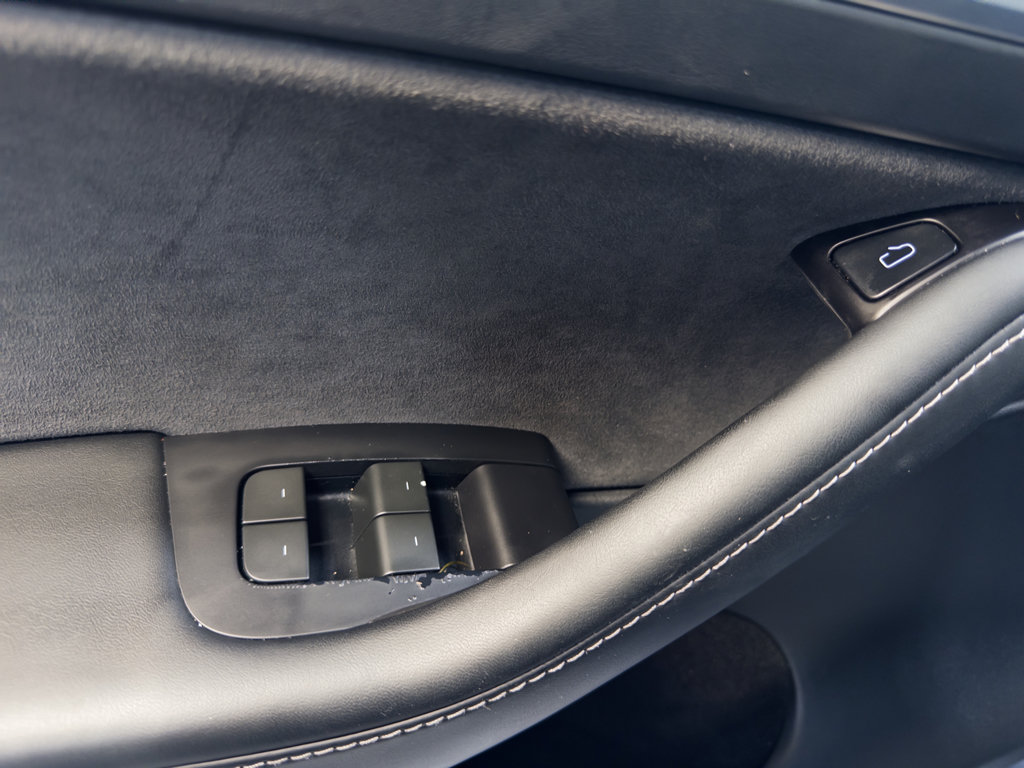 Used 2023 Tesla Model Y 2WD image 7