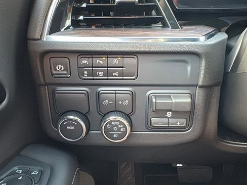 New 2025 Chevrolet Suburban Premier w/ Sun And Tow Package image 20