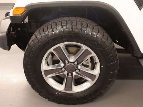 Used 2021 Jeep Wrangler Unlimited Sahara AWD/4WD image 8