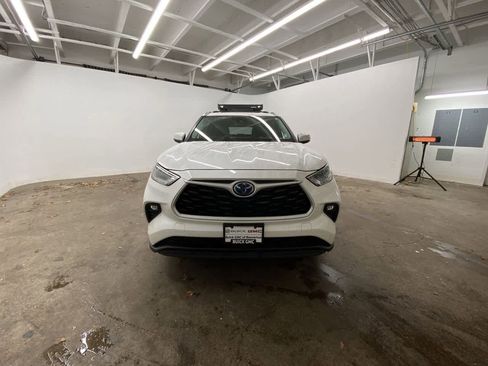 Used 2021 Toyota Highlander XLE image 9