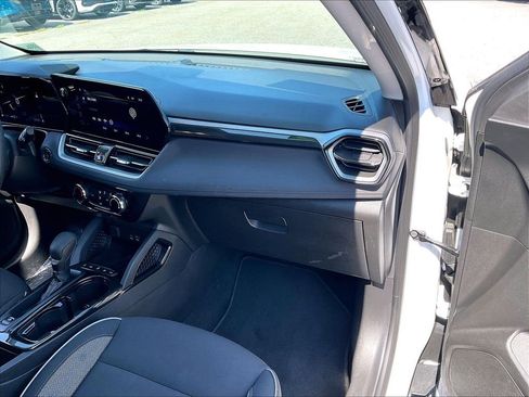 Used 2025 Chevrolet TrailBlazer LT AWD/4WD image 12