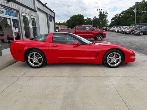 Used 2004 Chevrolet Corvette Coupe w/ Preferred Equipment Group RWD image 13