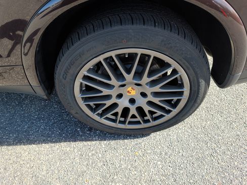 Used 2017 Porsche Cayenne Platinum Edition image 7