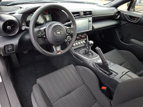 Used 2025 Toyota GR86 w/ ALL Weather Mat Package (TMS) RWD image 11
