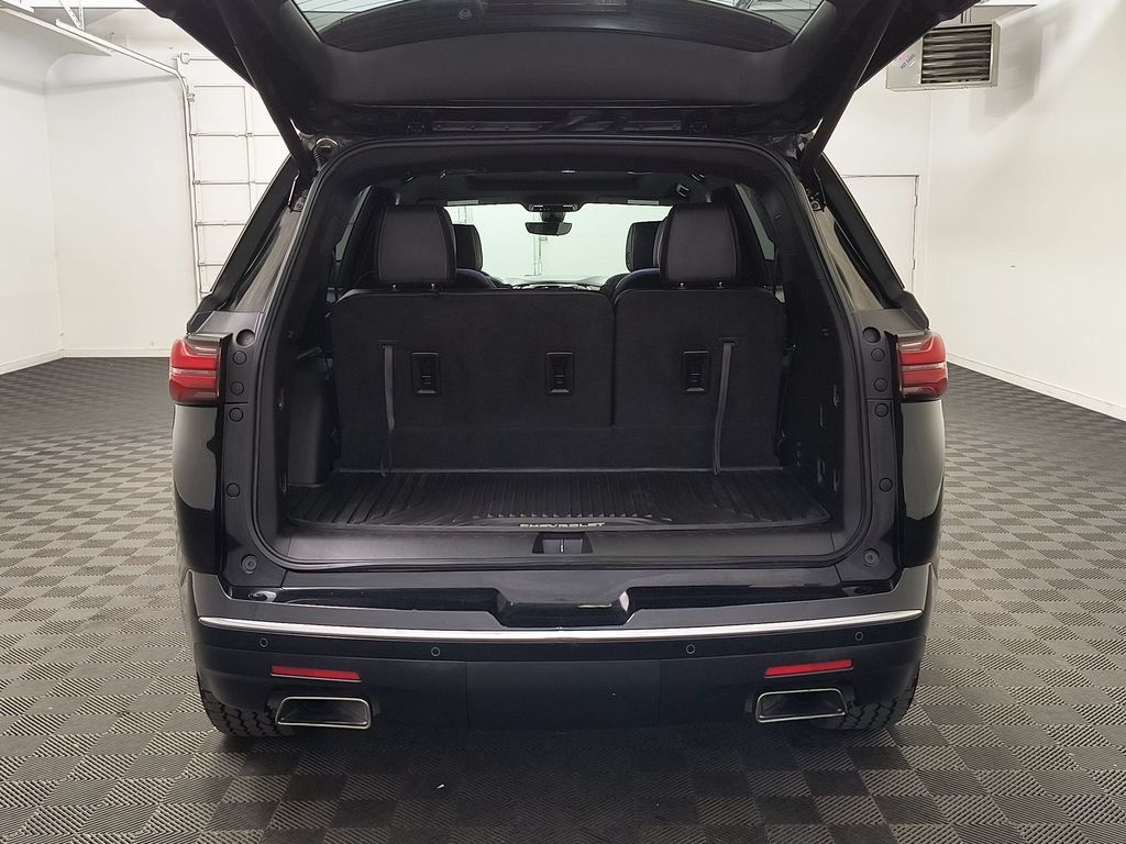 Used 2023 Chevrolet Traverse Premier AWD/4WD image 22