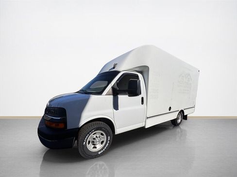 Used 2017 Chevrolet Express 3500 image 9