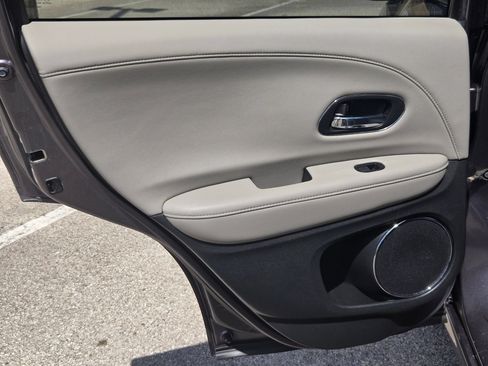 Used 2019 Honda HR-V Touring image 15
