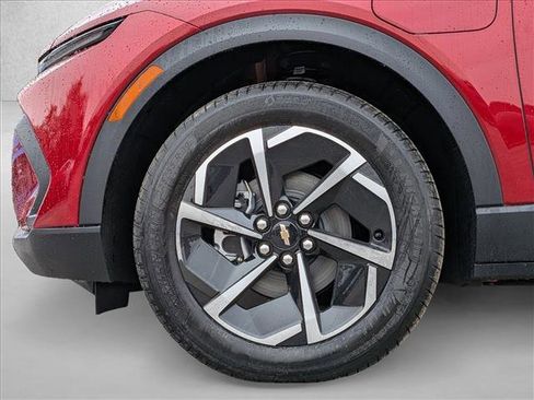 New 2026 Chevrolet Equinox EV LT image 18