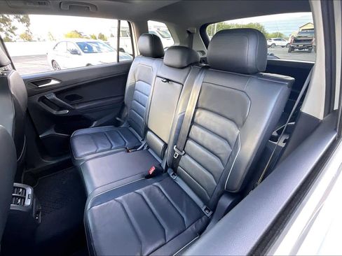 Used 2019 Volkswagen Tiguan SEL Premium w/ 3rd Row Seat Package image 27