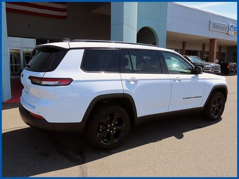 Used 2023 Jeep Grand Cherokee L Laredo AWD/4WD image 8