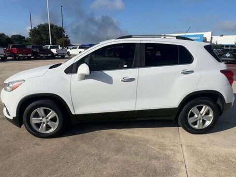 Used 2018 Chevrolet Trax LT w/ LT Convenience Package FWD image 5