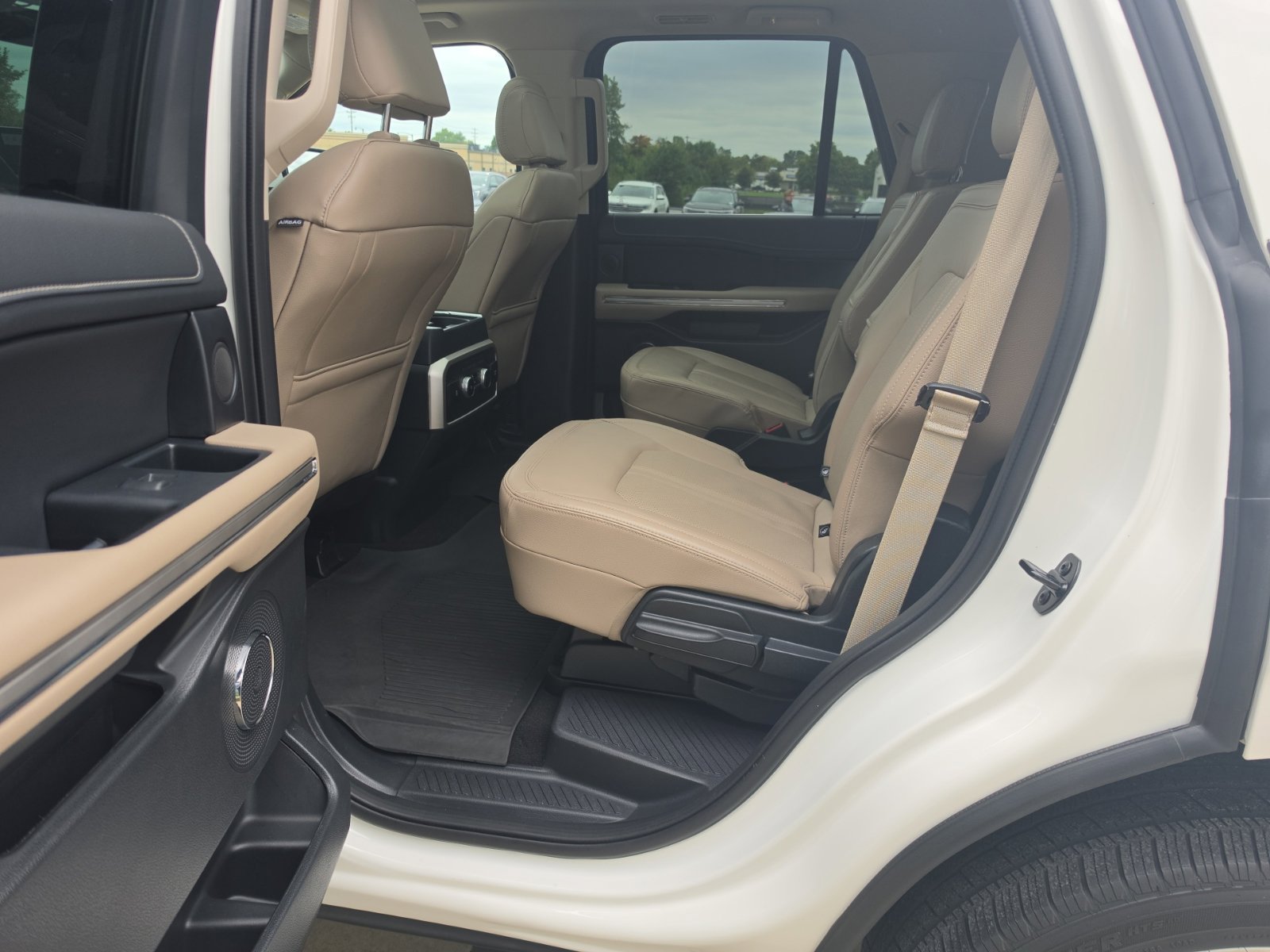 Used 2023 Ford Expedition Limited AWD/4WD image 16