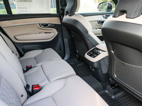Used 2026 Volvo XC90 B5 Plus w/ Protection Package AWD/4WD image 19