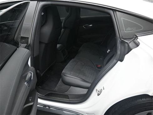 Used 2022 Audi e-tron GT Premium Plus image 29