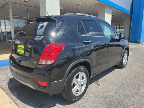 Used 2019 Chevrolet Trax LT w/ LT Convenience Package FWD image 9