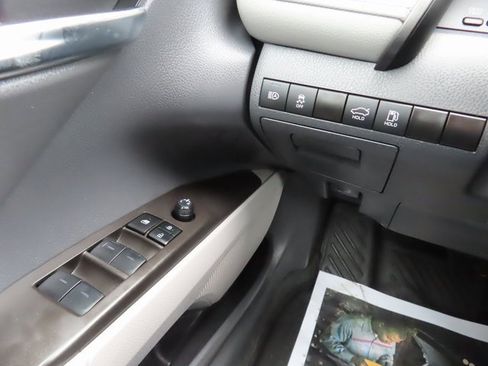 Used 2023 Toyota Camry LE image 29