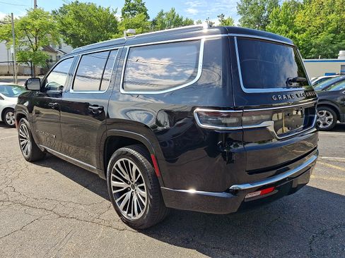 Used 2024 Jeep Grand Wagoneer Series III w/ HD Trailer Tow Package AWD/4WD image 6