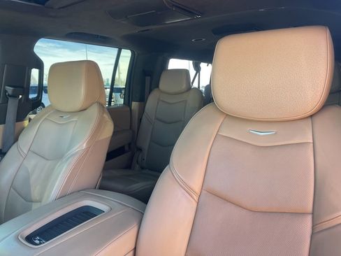 Used 2019 Cadillac Escalade ESV Platinum image 27