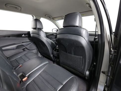 Used 2017 Kia Sorento FWD w/ LX Convenience Package image 19