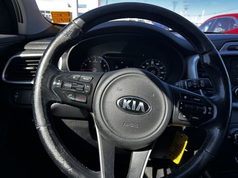Used 2016 Kia Sorento LX w/ LX Convenience Package image 17