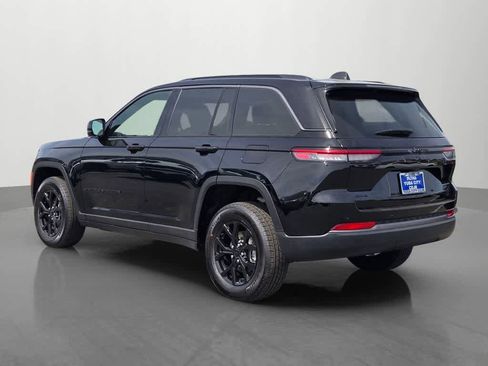 New 2026 Jeep Grand Cherokee Altitude image 4