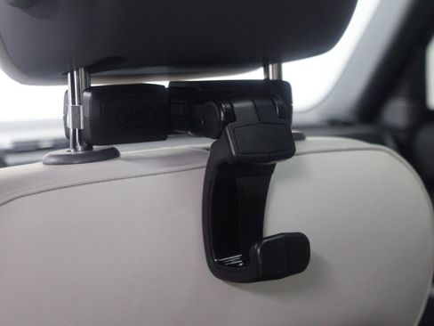 Used 2023 Land Rover Defender 130 SE image 38